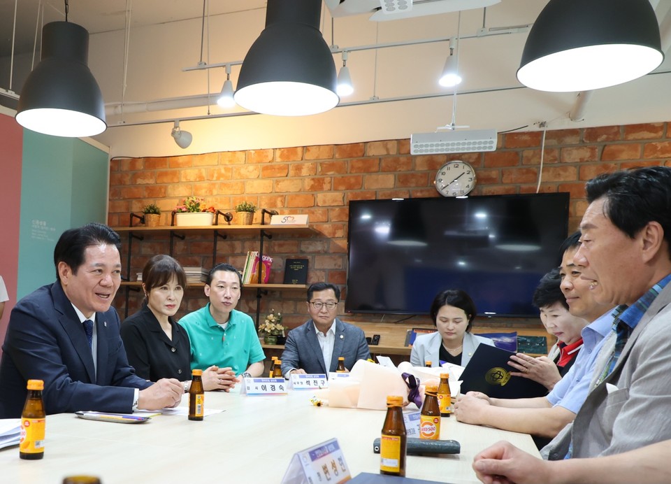 안양시는 4일 댕리단길과 안양농수산물 상점가를 '골목형 상점가'로 추가 지정했다고 밝혔다. 사진=안양시