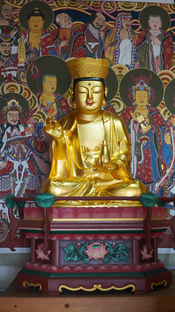 경기도 유형문화유산으로 지정된 수도사 목조보살좌상. 사진=유승혜