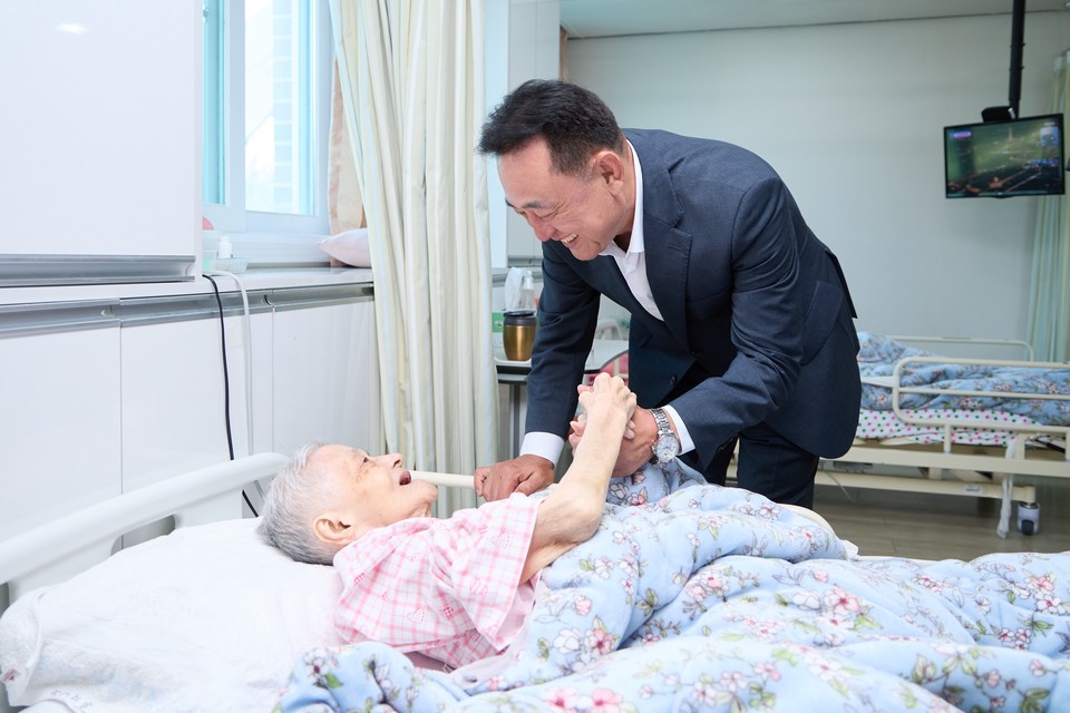 여주시는 지난 9일 추석을 맞아 관내 사회복지시설 두 곳을 위문했다고 10일 밝혔다. 사진=여주시