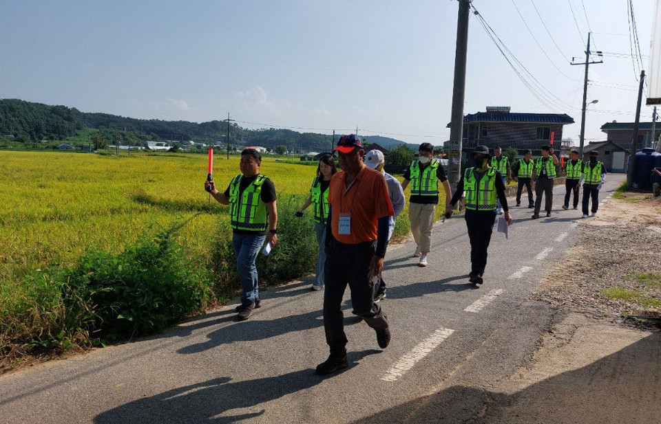 여주시는 추석 명절을 맞아 10일 여주5일장 한글시장과 세종시장에서 물가 안정 캠페인과 전통시장 소비 촉진을 위한 장보기 행사를 진행했다고 11일 밝혔다. 사진=여주시