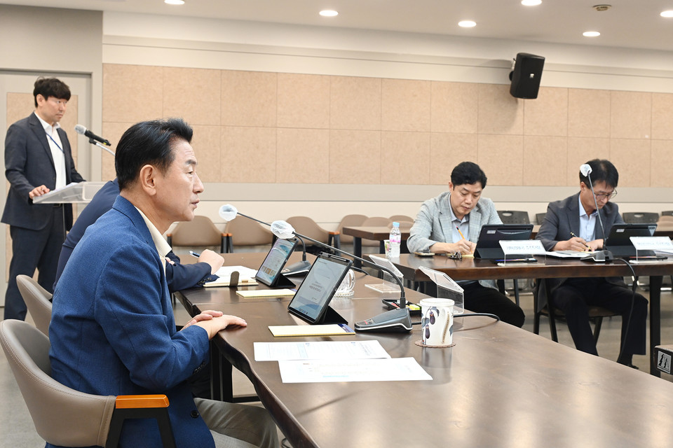 김동근 시장이 9월 12일 시청 중회의실에서‘2024년 제3차 반부패·청렴 특별추진단 회의’를 진행하고 있다. 사진=의정부시