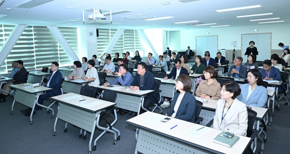 구리시는 지난 24일 여성행복센터에서 5급 이상 고위직 공무원을 대상으로 '2024년 고위직 성희롱·성폭력 예방 교육'을 진행했다. 사진=구리시