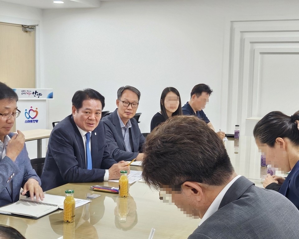 안양시는 26일 평촌신도시 정비기본계획(안)과 관련해 1구간의 공공기여비율을 당초 15%에서 10%로 조정한다고 밝혔다. 사진=안양시청