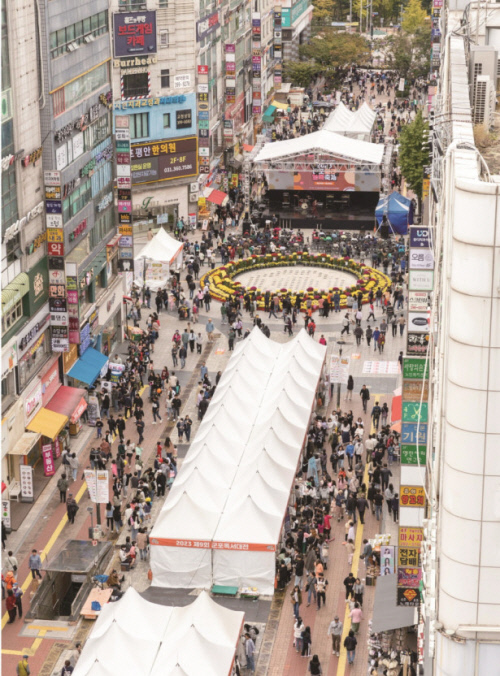 ‘2024 군포올래(All來) 행복축제’가 군포시민체육장, 산본로데오거리, 초막골생태공원 등 주요 장소를 중심으로 다채롭게 펼쳐져 시민들로부터 큰 호응을 얻었다.사진=군포시
