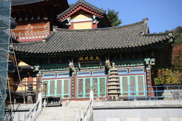 비로자나불을 모신 수진사 대광명전 전경. 사진=주수완