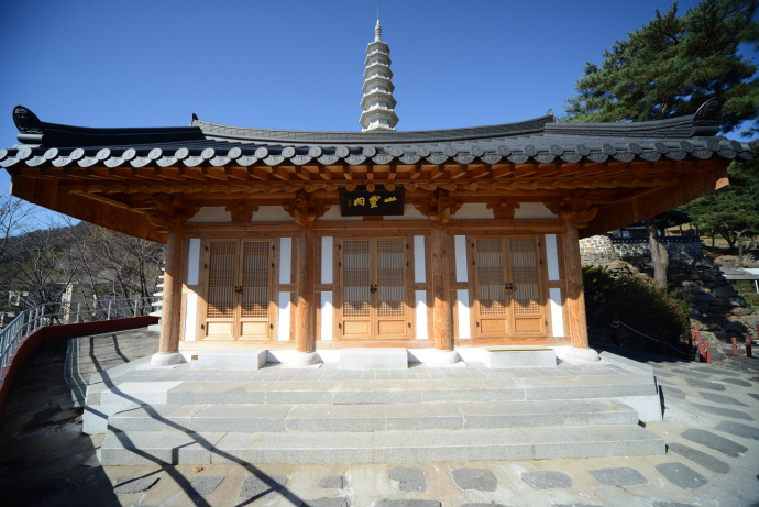 2020년 방화로 소실된 후 재건된 산령각. 사진=주수완