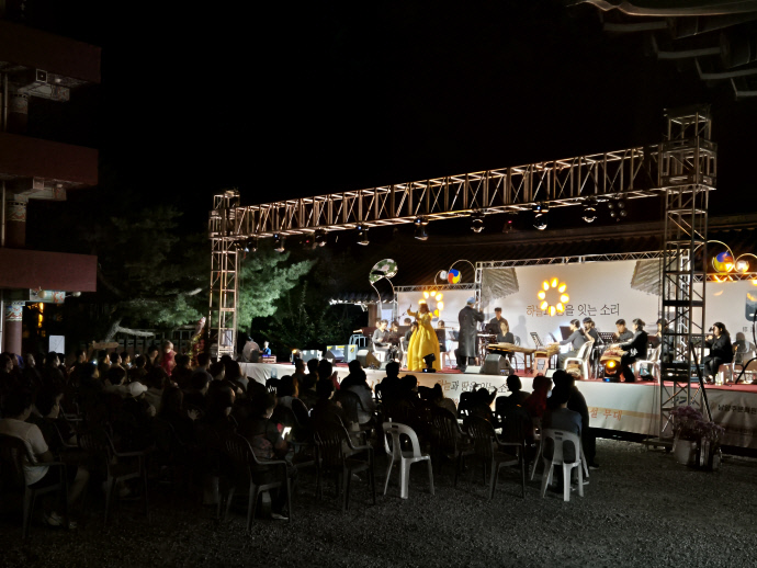 수지산에서 열린 산사음악회 ‘하늘과 땅을 잇는 소리’. 사진=주수완