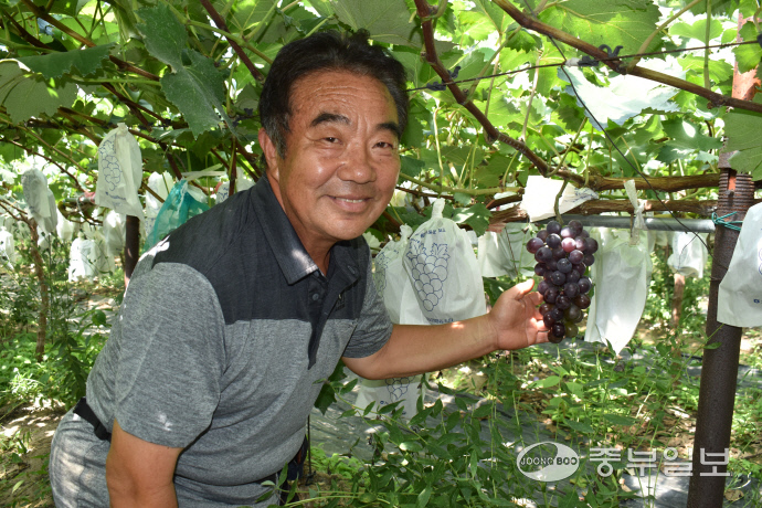 이재혁 고향농원 대표가 중부일보와 인터뷰를 진행하고 있다. 이성관 기자