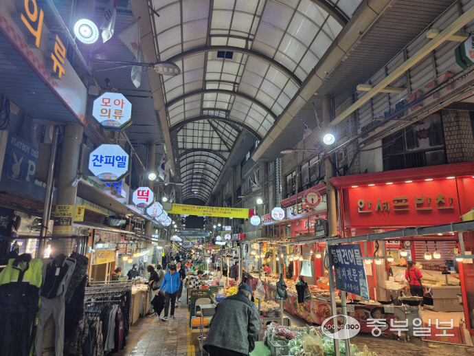 군포전통시장 전경. 이성관 기자