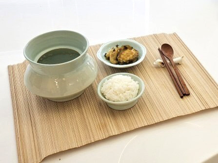 여주도자나날센터 디자인개발팀이 첫 프로젝트로 선보이는 ‘도자기 솥밥’. 사진=여주시청