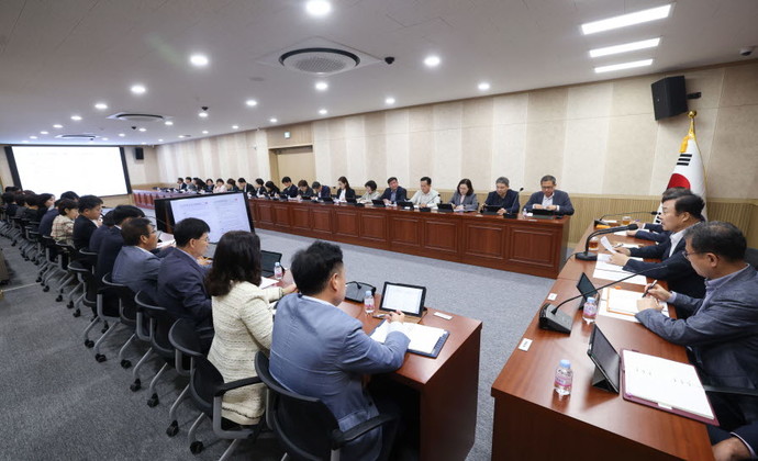 ‘2025년 의왕시 주요업무계획 보고회’가 김성제 의왕시장 주재로 진행되고 있다. 사진=의왕시청