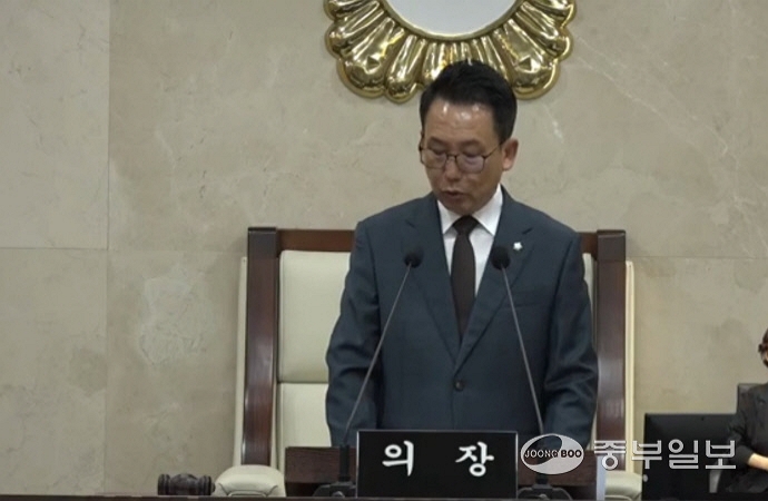 11일 진행된 평택시의회 제252회 임시회 1차 본회의에서 강정구 의장이 개회사를 하고 있다. 사진=임강유기자