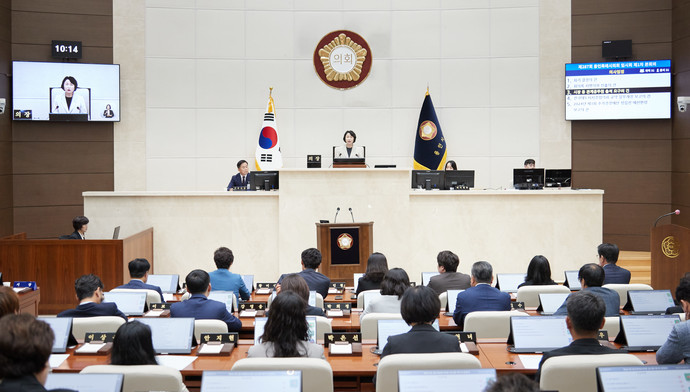 용인특례시의회는 14일 본회의장에서 제287회 임시회 개회식과 제1차 본회의를 열고 4일간의 일정에 들어갔다. 사진=용인시의회