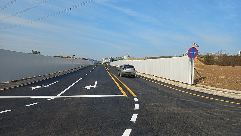 파주시는 한국토지주택공사와 협력해 31일 국지도 56호선과 별하람마을을 연결하는 ‘당하교차로 임시 진출입로’를 개통한다고 발표했다. 사진=파주시