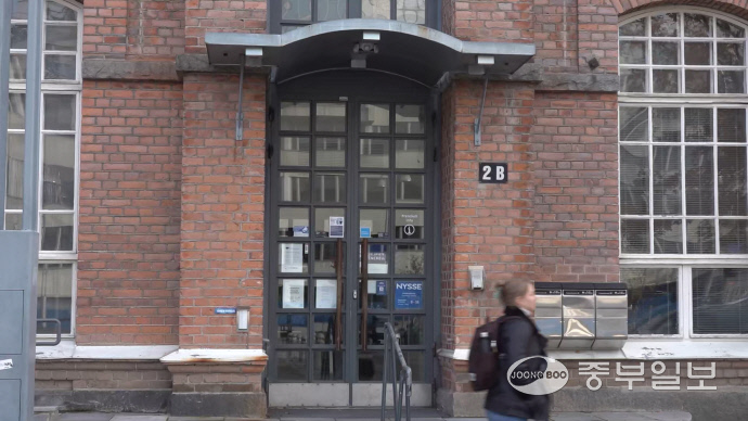 지난 10월 14일 찾은 땀뻬레시 시청 출입문 모습. 배상일기자