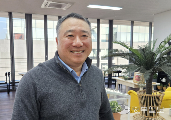 [인천을 빛낸 중기인] 안두백 에이티아이㈜ 대표이사 "즐거운 회사생활... - 뉴스 썸네일 이미지