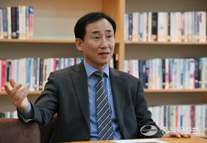 공석만 시스포케어 대표가 중부일보와 인터뷰를 진행하고 있다. 김경민 기자