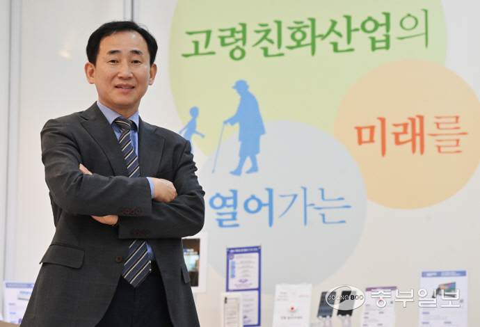 공석만 시스포케어 대표가 중부일보와 인터뷰를 진행하고 있다. 김경민 기자