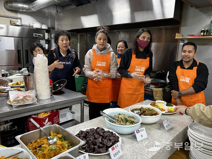 17일 양주시 광적면 빛오름선교교회에서 열린 다문화음식문화 축제 현장. 한기홍 기자