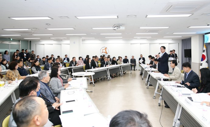 화성시는 지난 6일부터 8일까지 지역 오피니언 리더와 주민을 대상으로 시정 현황과 권역별 비전을 공유하는 ‘2024년 화성시 정책 설명회’를 개최한다. 사진=화성시