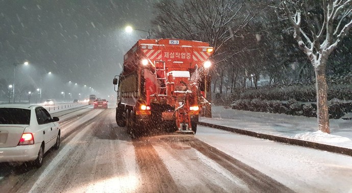 안산시는 오는 15일부터 내년 3월 15일까지 4개월간을 겨울철 자연재난 대책 기간으로 정하고 시민 생명과 재산의 피해 제로화를 목표로 본격적인 대응 체제에 돌입한다. 사진=안산시