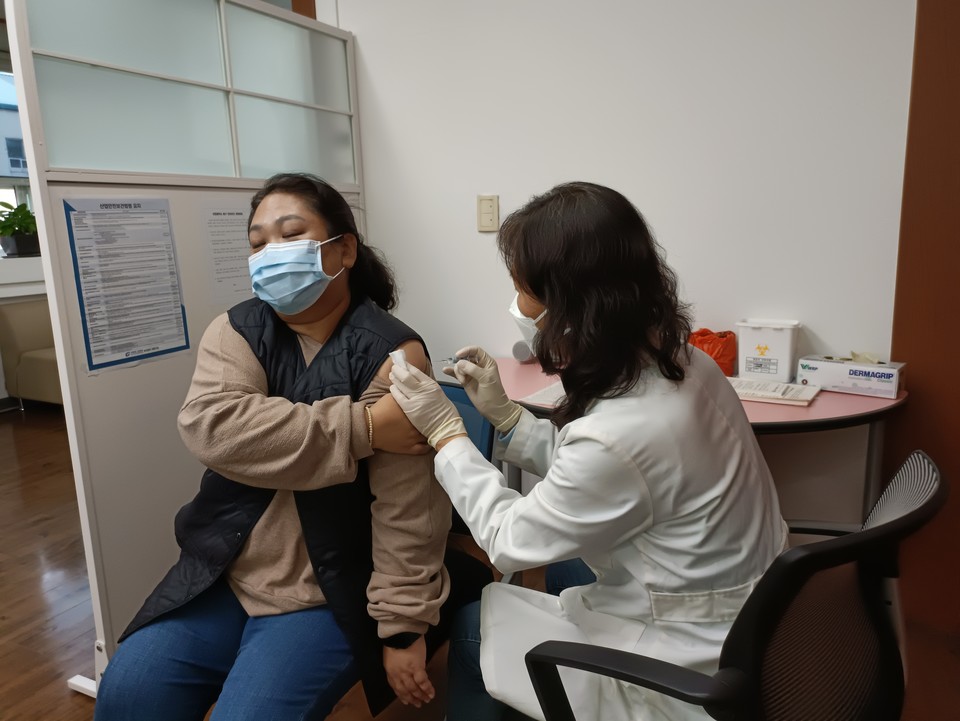 인천 동구는 올해 전 구민 대상 인플루엔자(독감) 예방을 위해 보건소에서 야간 예방접종을 운영한다고 밝혔다. 사진=인천동구