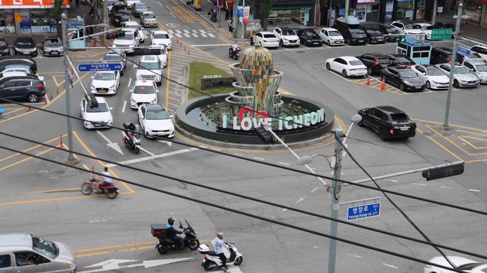 이천시는 분수대오거리 교통광장 및 경관개선사업 준공식과 점등식을 개최했다고 밝혔다. 사진=이천시