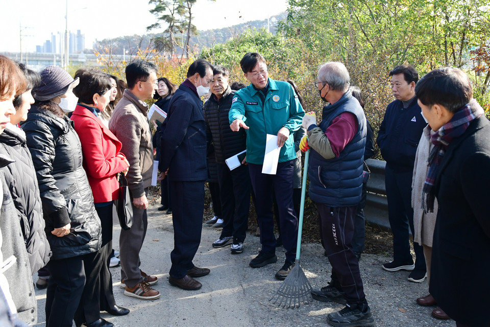 안산시는 이민근 시장이 상록구 반월동을 방문해 주민 건의 청취 및 지역 현안 해결을 위한 ‘시민과 함께, 가치토크’를 개최했다. 사진=안산시