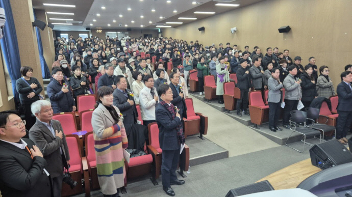 의왕시민네트워크가 380여 명의 시민이 참석한 가운데 창립식을 갖고 있다. 사진=의왕시민네트워크