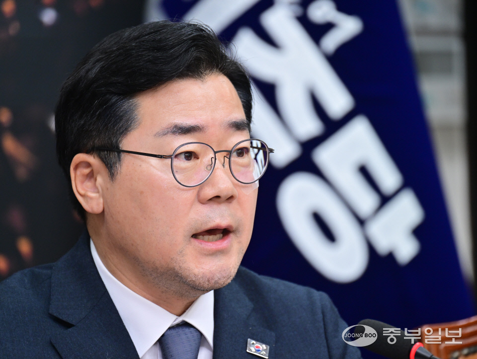 [중부포토] 민주당 최고위원회의서 발언하는 박찬대 원내대표 - 중부일보