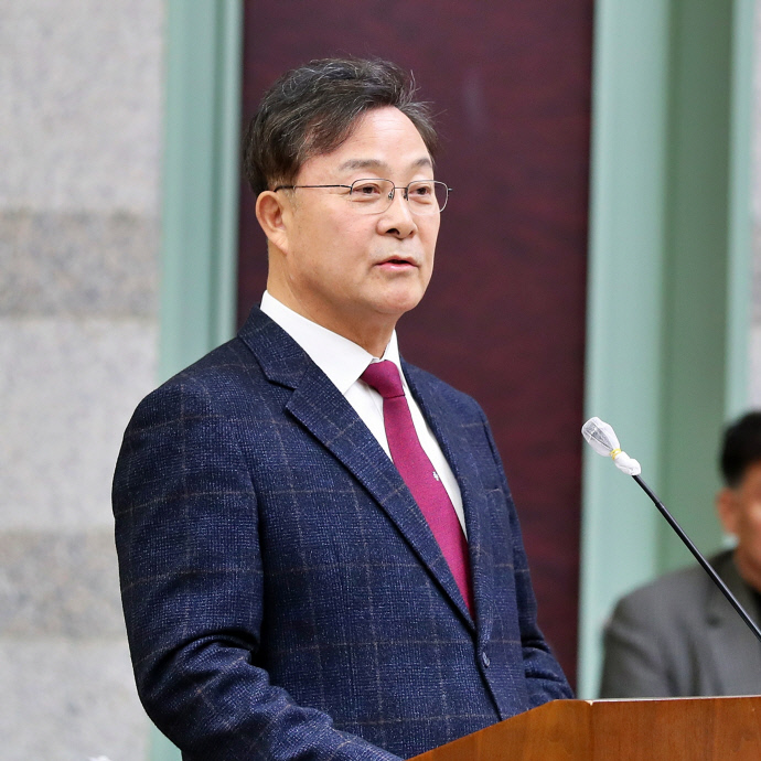 20일 김성제 시장이 의왕시의회 제2차 정례회 제3차 본회의에 출석해 시정질문 답변을 하고 있다. 사진=의왕시의회