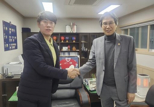 <b>김은중 감독</b>, 수원FC 잔류