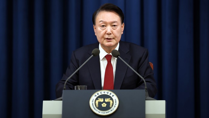 윤석열 대통령이 3일 밤 서울 용산 대통령실 청사에서 긴급 대국민 특별 담화를 개최하고 비상 계엄령을 선포하고 있다. 사진=대통령실