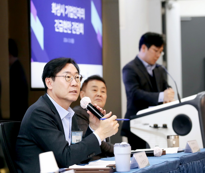  화성상공회의소에서 지역경제 활성화와 기업 성장 전략을 위한 긴급 현안 간담회를 열었다. 사진=화성시