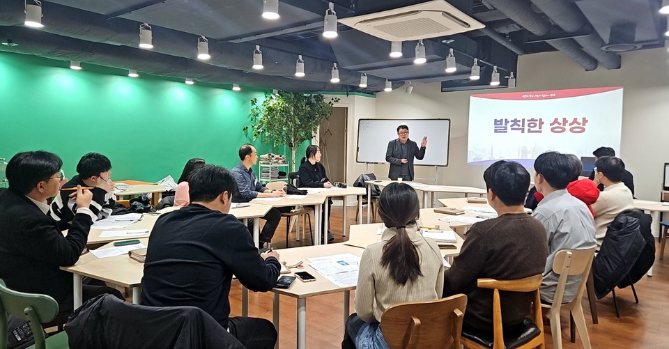 안산시는 최근 청년 공직자들을 중심으로 정책연구단을 구성하고, 공모사업 활성화를 위한 다양한 아이디어 제안과 정책 연구 활동을 진행한다. 사진=안산시