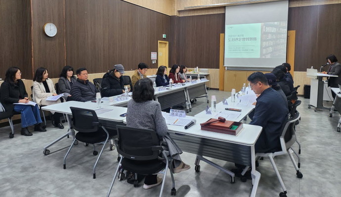 사진은 2024년 의왕시 도서관 중장기 발전 계획안 심의 위원회 개최모습.사진=의왕시청