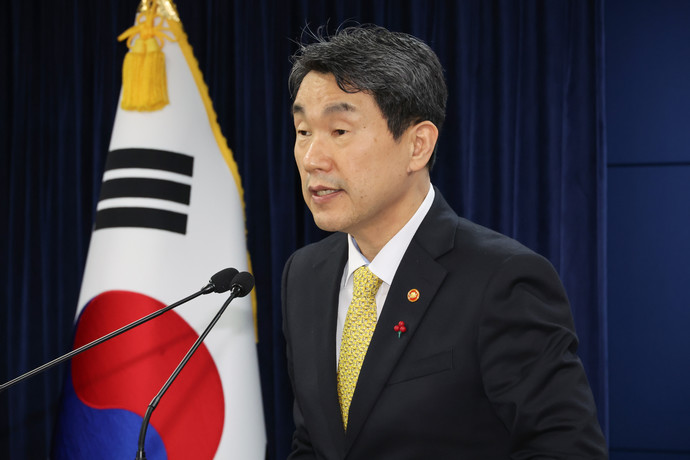 AI교과서 내년 도입 <b>좌초</b> 위기… 학교도 <b>업계</b>도 혼란