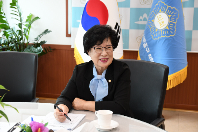 전경애 인천 미추홀구의회 의장은 