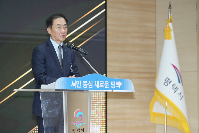 정장선 평택시장이 2025년 새해 첫날 열린 시무식에서 인사말을 하고 있다. 사진=평택시청