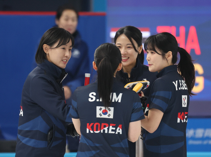 경기도청, 동계<b>아시안게임</b> 여자 <b>컬링</b> 4강 확정...예선 풀리그 6연승