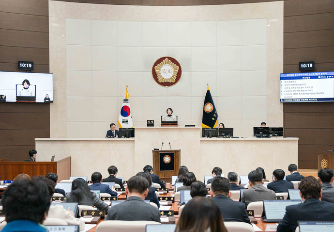 10일 용인특례시의회 본회의장에서 제290회 임시회 개회식과 제1차 본회의가 열렸다. 사진=용인시의회