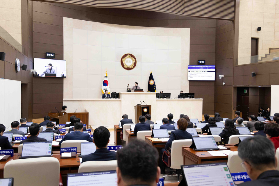 용인특례시의회는 14일 본회의장에서 제2차 본회의를 열고 제290회 임시회를 마무리했다. 사진=용인특례시의회