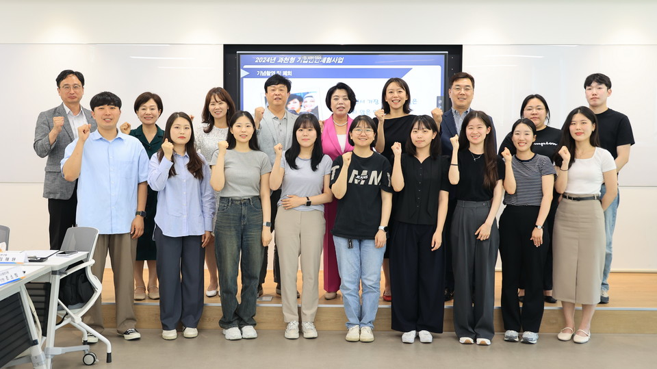 과천시는 청년들의 취업 경쟁력을 높이기 위해 매년 추진하는 ‘과천형 기업인턴 체험사업’의 참여자를 오는24일까지 모집한다. 사진=과천시