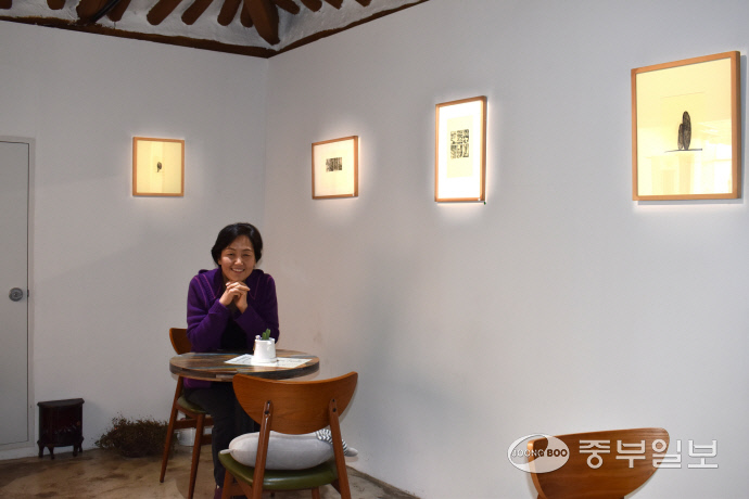 권혜정 안중시장 상인회장이 중부일보와 인터뷰를 진행하고 있다. 이성관 기자