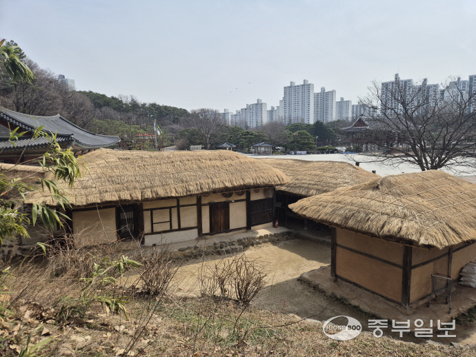 분당중앙공원에 위치한 수내동가옥. 이성관 기자