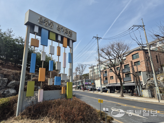 운중동먹거리촌 입구. 이성관 기자