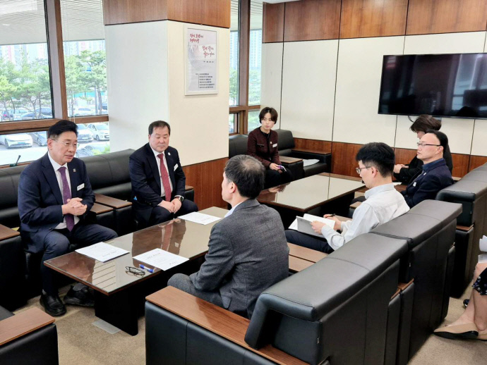 전진선 양평군수, 한강청 회의사진