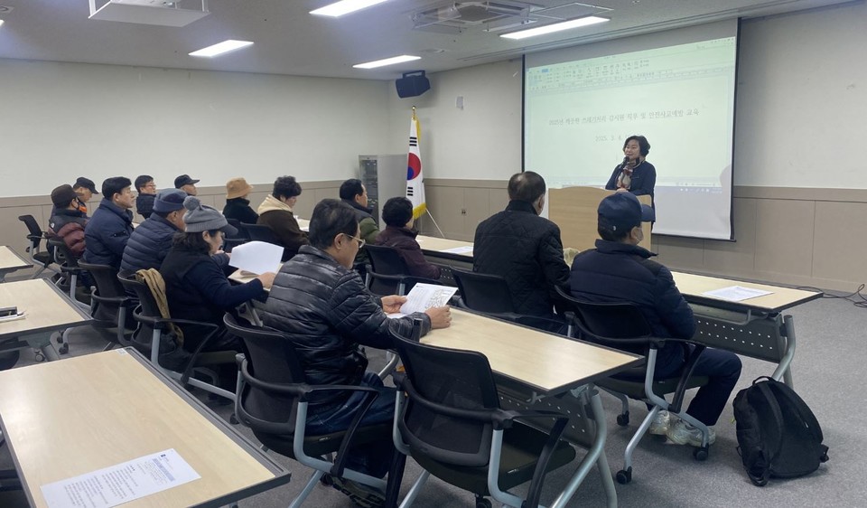 구리시는 이달부터 깨끗한 구리시 만들기 일환으로 2025년 깨끗한 쓰레기 처리 감시원 운영 사업을 본격적으로 시행한다고 밝혔다. 사진=구리시