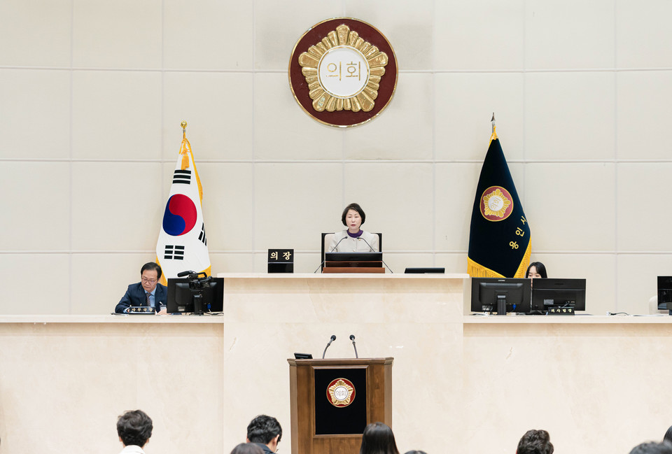 용인특례시의회는 14일 본회의장에서 제2차 본회의를 열고 제291회 임시회를 마무리했다. 사진=용인특례시의회