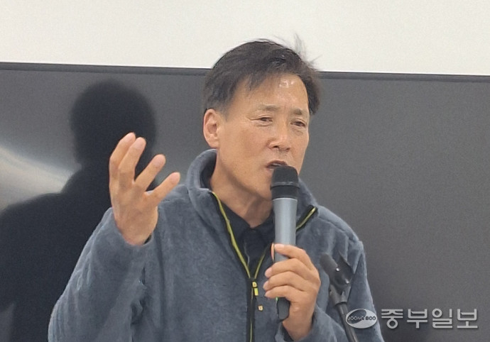 17일 강태일 포천시민연대 위원장이 오폭사고를 일으킨 정부를 강력규탄하고 있다. 김두현기자